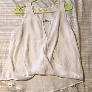 White low cut no sleeve blouse